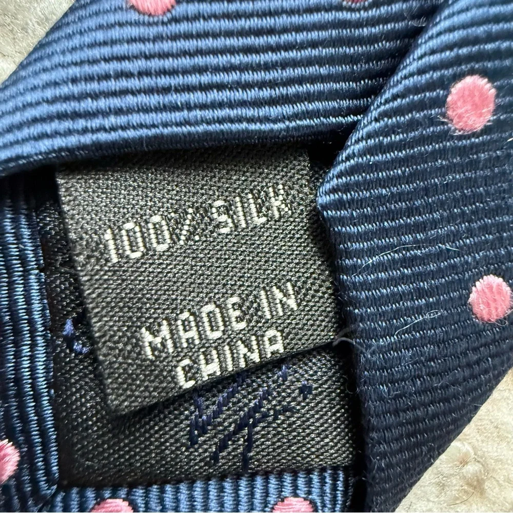 JOS. A. BANK Executive Collection‎ 100% Silk Navy Blue and Pink Polka Dot Tie